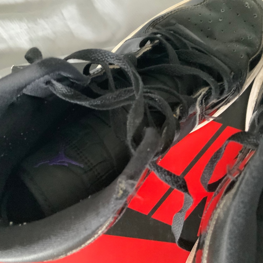 Jordan 1 mid black (repainted black so it looks better